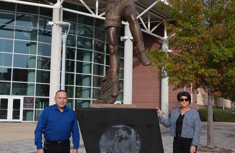 MINISTER ENDY CROES A HACI UN RECORIDO NA COLONIAL LIFE ARENA DI UNIVERSITY OF SOUTH CAROLINA DURANTE SU BIAHE DI TRABOU NA MERCA